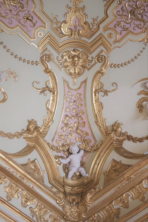 Marie Antoinette Aesthetic, Rococo Aesthetic, Rococo Interior, Era Victoria, Royal Core, Rococo Art, Royal Aesthetic, Princess Core, Baroque Architecture