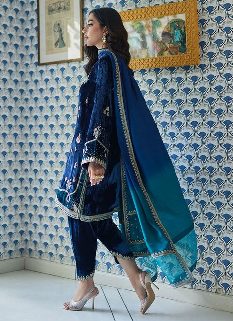 Blue Velvet Shirt, Ombre Dupatta, Farah Talib Aziz, Blue Color Dress, Dabka Work, Blue Colour Dress, Blue Velvet Dress, Heels Gold, Navy Blue Velvet