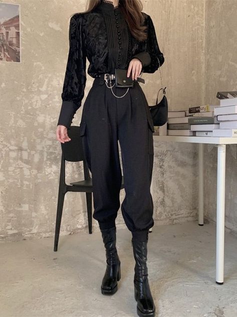 Dark Wizard Aesthetic Outfit, Gothic Pants Outfit, Casual Victorian Goth Outfits, Witch Outfit Pants, Witchcraft Aesthetic Outfit, Dnd 1920s, Witchy Academia Fashion, Goth Elegant Outfit, Black Pirate Outfit