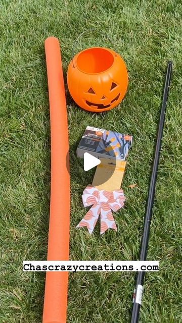 Pumpkin Lights Ideas, Holloween Decore Idea Indoor Diy, How To Decorate For Halloween, Halloween Camper Decorating Ideas, Halloween Decorations Outdoor Ideas, Easy Diy Outdoor Halloween Decorations, Halloween Decor Diy Outdoor, Holloween Decore Idea Outdoor Diy, How To Make A Scarecrow