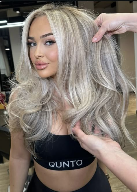 Heavy Blonde Highlights, Ash Blonde Hair Balayage, Soft Blonde Hair, Sunny Hair, Highlight Brown, Brown With Blonde, Perfect Blonde Hair, Icy Blonde Hair, Silver Hair Color