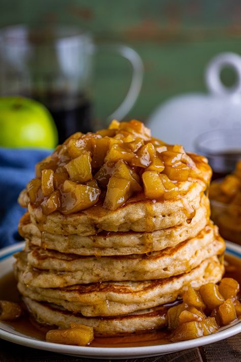 Fluffy Cinnamon Apple Pancakes Recipe Apple Topping For Pancakes, Apple Cranberry Walnut Salad, Topping For Pancakes, Cinnamon Pancakes Recipe, Pancakes Homemade, Blueberry Sweet Rolls, Apple Topping, Cranberry Walnut Salad, Apple Pancake Recipe