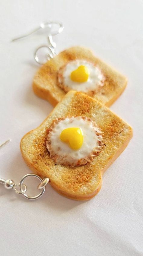 Toast Earrings, Crazy Earrings, Egg Earrings, Polymer Clay Kawaii, Diy Bags Patterns, Clay Diy Projects, Food Earrings, Polymer Clay Jewelry Diy, Kawaii Jewelry