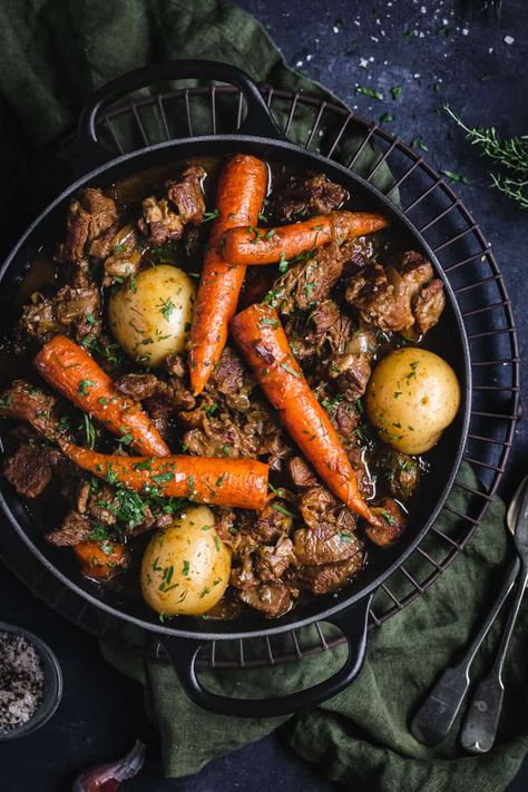 Cast Iron Dutch Oven Recipes, Traditional Irish Stew, Irish Lamb Stew, Irish Stew Recipe, Lamb Stew Recipes, One Pot Cooking, Crinkle Cookies Recipe, Irish Stew, Lamb Stew