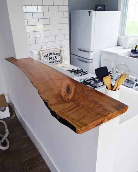 Reclaimed wood countertop Peninsula Kitchen Design, Rustic Countertops, Wood Bar Top, Rustic Counter, Kitchen Peninsula, Wooden Counter, Design Seeds, Kitchen Worktop, Live Edge Wood