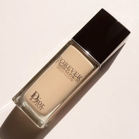 Dior Forever Glow Foundation, Dior Forever Skin Glow Foundation, Dior Foundation Forever, Dior Skin Glow Foundation, Dior Glow Foundation, Dior Foundation Aesthetic, Foundation Aesthetic, Makeup Products Foundation, Base Dior