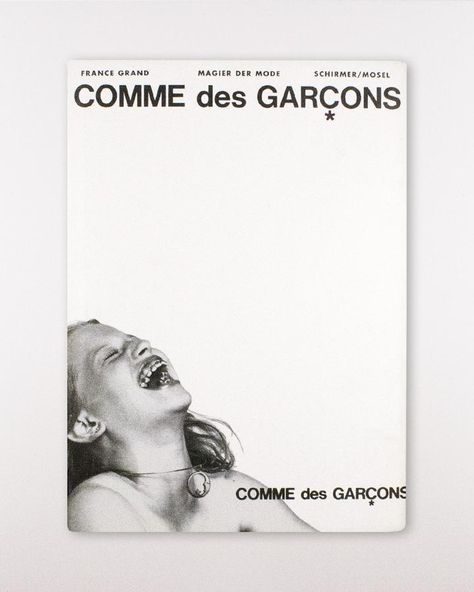 • Magier der Mode Comme des Garçons Comme Des Garcons Magazine, Graphic Design Capstone, Comme Des Garcons Poster, Comme Des Garcons Aesthetic, 90s Branding, Come Des Garcons, Commes Des Garcons, Magazine Front Cover, 타이포그래피 포스터 디자인