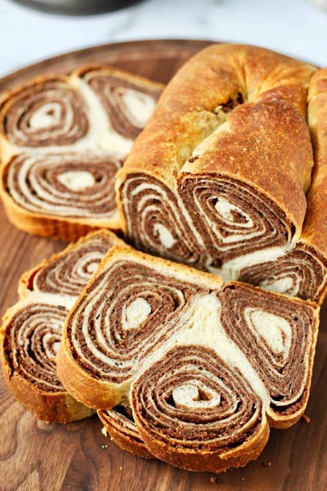 Potica Bread Recipe, Povitica Recipe, Dough Shapes, Nut Roll Recipe, Nut Roll, Slovak Recipes, Sweet Bread Rolls, British Foods, Nut Rolls