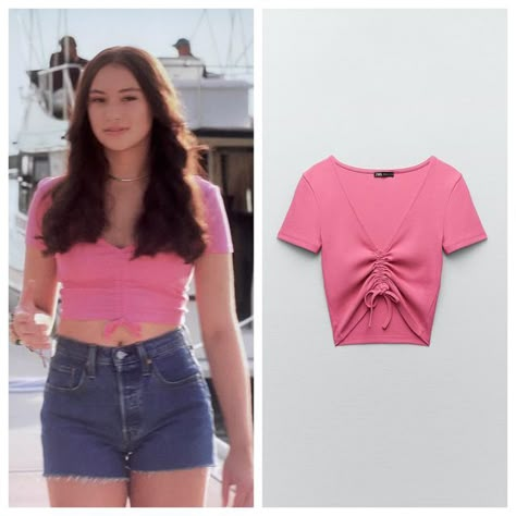 Lola Tung Closet shared a post on Instagram: "@lola.tung as Belly in @thesummeriturnedpretty (S1:E6) wears a @zara Gathered Ruched Ribbed Crop Top. Photo: Amazon Prime Costume Designer: Jessica Flaherty #lolatung #thesummeriturnedpretty #primevideo #tsitp". Follow their account to see 57 posts. Belly Conklin Lola Tung, Lola Tung Style, Lola Tung Taylor Swift Concert, Lola Tung Outfits, Outfits Inspired By Belly Conklin, Anti Belly Tsitp, Belly’s Outfits Tsitp, Mariana Foster, Fanfic Outfits