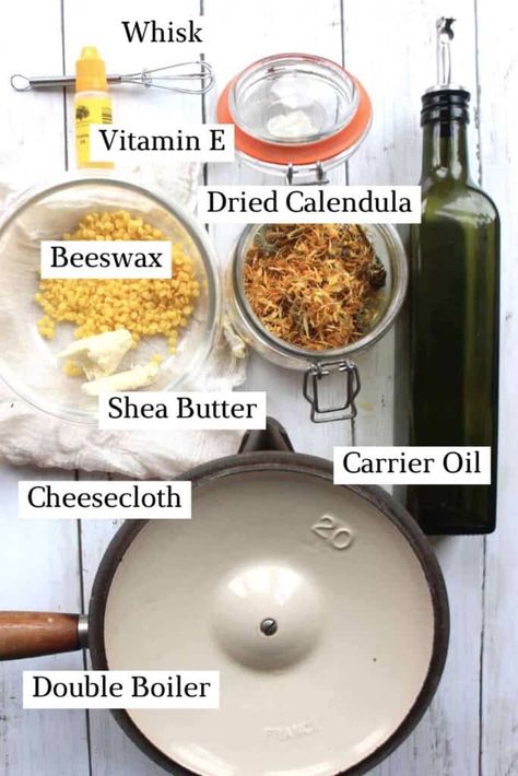 Calendula salve is one of the best homemade herbal remedies to have on hand for bug bites, dry skin, minor burns, and more. This gentle but effective salve is easy for beginners to make and uses only a handful of simple ingredients. Homemade Calendula Salve, Diy Calendula Salve, Diy Arnica Salve, Herbal Healing Salve Recipe, Herbal Joints Recipe, Hand Salve Recipe, Lavender Salve Recipe, Turmeric Salve Recipe, Skin Burn Remedy