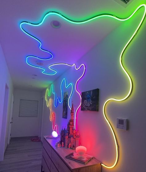 Led Rope Design On Wall, Govee Light Rope Ideas, Led Wall Design Bedroom, Cyberpunk Inspired Room, Govee Neon Rope Idea, Led Light Design Ideas, Led Rope Lights Bedroom, Neon Rope Light Ideas, Streamer Bedroom