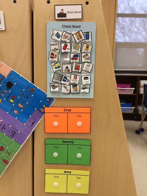 Adventures in the ATC: Classroom Organization Tips To Make Your Day Run Smoothly Teacch Classroom Setup, Therapy Room Organization, Ecse Classroom, Aba Clinic, Counselling Room, Teacch Tasks, Bee Room, Play Math, Emotional Learning Activities