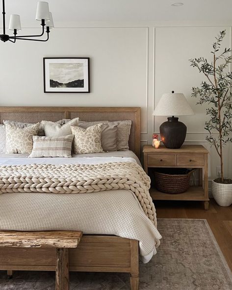 Bedroom With Oak Bed, Bedroom With Wooden Bed Frame, Oak Bed Bedroom Ideas, Neutral Bedroom Decor Dark Wood, Aesthetic Wooden Bed, Wooden Bed Styling, Light Oak Bed, Moody Cosy Bedroom, Modern Rustic Bedroom Ideas Master Suite