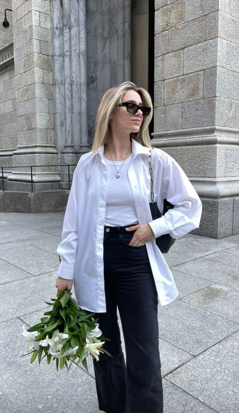 Big White Button Up Shirt Outfit, White Blouse Black Jeans Outfit, White Shomiz Style, Outfit Inspo White Shirt, White Button Down Women Outfit, How To Dress White Shirt, White Bottom Down Shirt Outfit, White Shirt Looks Women, How To Style A White Collared Shirt