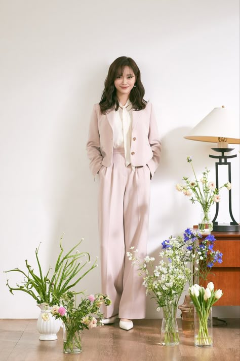 Kim Sejeong Style, Kdrama Professional Outfits, Iconic Kdrama Outfits, Korean Graduation Outfit, Kim Sejeong Outfit, Shin Hari Outfit, Long Shirt Outfits, Halloween Party Outfits, Kim Se Jeong