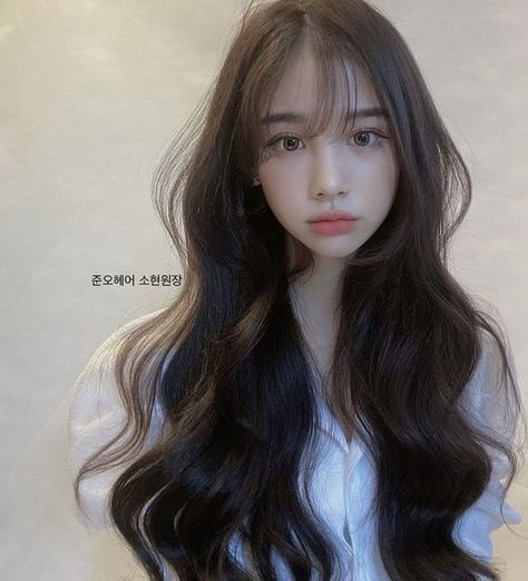 Korean Wavy Hair, Asian Long Hair, Korean Hair Color, Hair Inspiration Long, Korean Hair, Shot Hair Styles, Haircuts Straight Hair, Hair Stylist Life, Permed Hairstyles