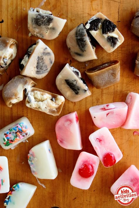 TEN Ice Cube Combinations - OMG yummy!!!!  I had never thought of this!  What a fun thing to make with kids. Cube Ideas, Flavored Ice Cubes, Types Of Ice, Flavored Ice, Flavor Ice, Ice Cube Trays, Ice Ice Baby, Kid Food, Ice Cube Tray