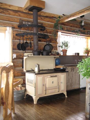 wood cook stove. I would have this be the heat sourceand esthetic and then have a professional range on the other side. Alter Herd, Dapur Rustic, Log Cabin Kitchen, Old Stove, Wood Stove Cooking, Vintage Stoves, Antique Stove, Dream Cabin, Cabin Kitchens