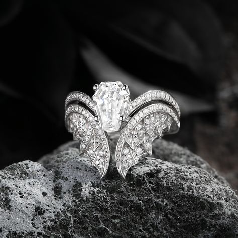 The white version of the bat ring🦇 is like an angel’s wings, giving it a pure white and flawless atmosphere. It is more suitable as a classic color proposal engagement ring! Link in bio🤍✨ 🔍Coffin Cut Moissanite Vintage White Gold Bridal Set 2pcs - Bat Ring #unqiuewedding #weddingband #engagement #engagementrings #proposalring #nontraditionalbride #coffinshape #coffinring #uniquejewelry #batring #alternativegirl #gothicstyle #gothicjewelry #vampirevibes #vampireiaries #vampirejewelry #starla... Bat Ring Jewelry, Nontraditional Bride, Vampire Jewelry, Bat Ring, White Gold Bridal Set, Gold Bridal Set, Gothic Ring, Bat Wing, Angel S