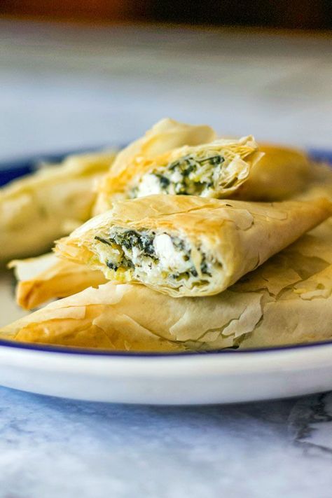 Spanakopita Triangles Recipe, Easy Spanakopita, Feta Appetizer, Spinach Pie Recipe, Philo Dough, Spanakopita Recipe, Greek Spinach, Salad Appetizer Cups, Greek Spinach Pie