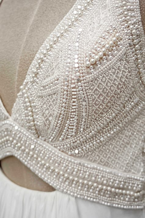 White Pearl Work Blouse, Gown Beads Design, White Hand Work Blouse, Embroidery Details Couture, White Beaded Blouse, Pearl Embroidery Lehenga, White Blouse With Embroidery, Pearl Gown Haute Couture, White Beaded Embroidery