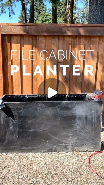 Lisa Rice  |  RV + Home + PNW Travel on Instagram: "File this idea away! 😁 I found a free file cabinet on Marketplace and turned it into a modern planter. I got this great idea from @builds_by_kristen and couldn’t be happier with the results!  #oneroomchallenge #orcat #bhorc #shedoffice #sheshed #backyardoffice #studiooffice #backyardstudio #officedesign #workfromhome #oregonhomes #patiodesign #patiodecor  #patiomakeover" Giant Planter Ideas, Make Your Own Planter Boxes, Porch Pickup Box Ideas, Garden Planter Boxes Ideas, Diy Rectangular Planter Boxes, Front Of House Planter Ideas, Diy Patio Planters, File Cabinet Raised Garden, Rectangular Planter Box Ideas