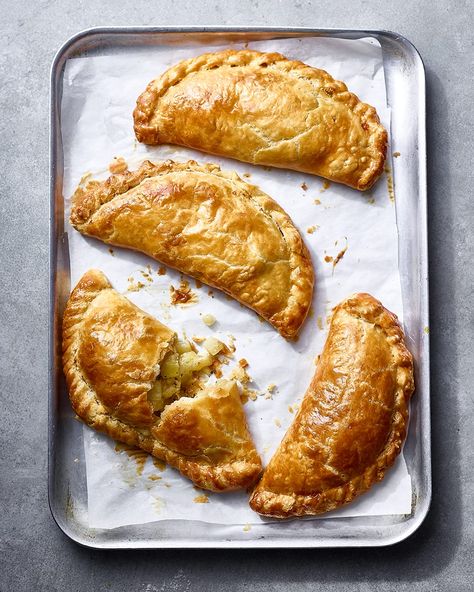 Cheese and onion pasties - delicious. magazine Bolognese Leftovers, Potato Pasties, Cheese And Onion Pasty, Chicken Cottage, Cheap Recipe, Cornish Pasty, Pasties Recipes, Week Meals, The Metric System