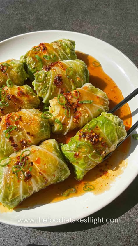 Chinese Food Recipes Vegetarian, Homemade Chili Oil, Vegan Cabbage Rolls, Baking Summer, Vegan Cabbage, Tofu Recipes Healthy, Vegan Chinese, Vegan Asian Recipes, Cabbage Rolls Recipe