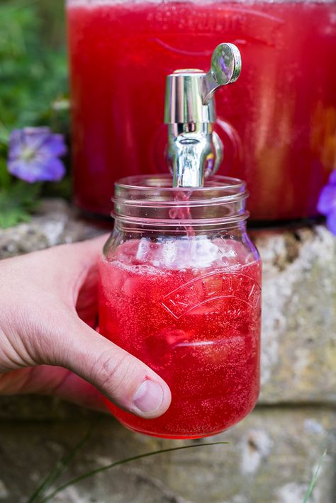 Homemade Pink Lemonade | Supergolden Bakes Homemade Pink Lemonade, Red Lemonade, Raspberry Lemonade Punch, Lemonade Beyonce, Raspberry Lemonade Cupcakes, Raspberry Lemonade Recipe, Pink Lemonade Recipes, Lemonade Punch, Lemonade Cocktail