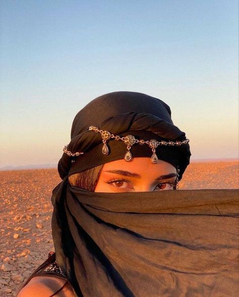 -Ｏｘｙｇｅｎ- | Oh !  #Egypt girls ><❤️🤍🖤 🇪🇬 | Facebook Arabic Photography, Desert Fashion Photography, Arab Hat, Egypt Eye, Dubai Outfit, Egypt Girls, Golden Fashion, Egypt Aesthetic, Fashion Agency