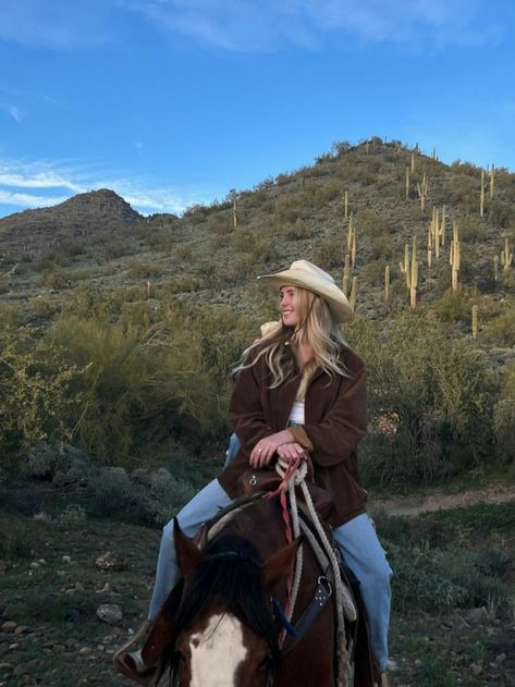 Cowgirl Ranch Outfit, Western Horse Riding Outfit, Horse Back Riding Outfits Summer, Rich Country Aesthetic, Western Granola Aesthetic, Mountain Cowgirl Aesthetic, Western Riding Outfit, Riding Outfit Western, Caffeinated Cowgirl