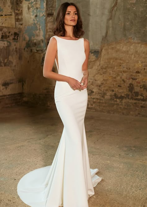 Bride Dresses Classic, Chic Classic Wedding Dress, Slash Neck Wedding Dress, Classic Low Back Wedding Dress, High Boat Neck Wedding Dress, Highneck Wedding Dress, Boat Neck Wedding Gown, Boat Neck Wedding Dresses, Classic Bride Dresses