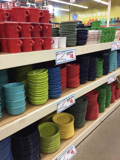 Fiestaware Color Combinations, Fiestaware Display, Fiestaware Kitchen, Fiesta Ware Colors, Rainbow Things, Fiesta Kitchen, Vintage Fiestaware, Fiesta Dishes, Window Display Retail