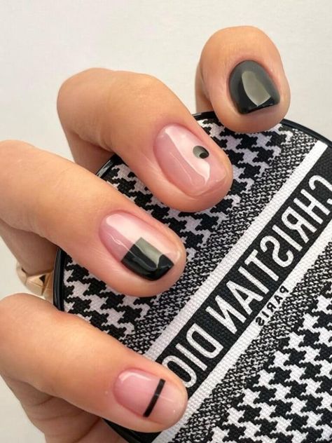 Korean minimalist nail art: short black negative space nail design Minimal Nails Art, Mens Nails, Space Nails, Minimalist Nail, Dot Nail Art, Minimalist Nail Art, Minimal Nails, Dots Nails, Nail Idea