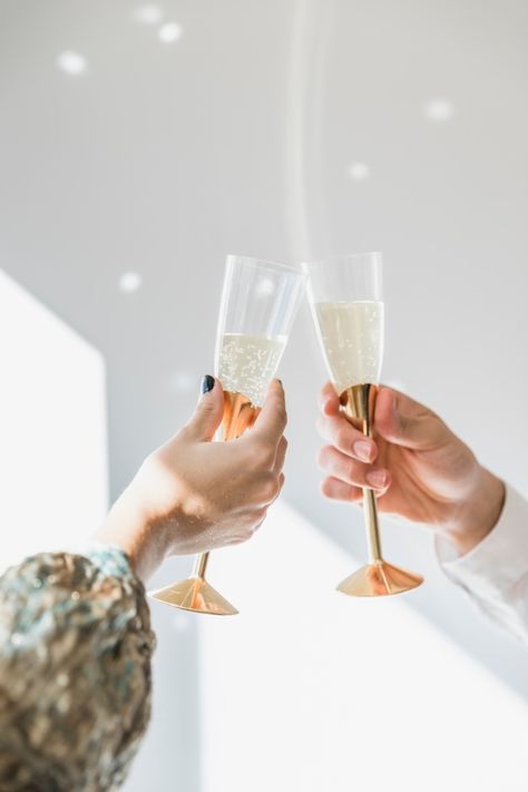 Two hands clink champagne glasses against a bright background. New Year Photoshoot, Merry Christmas Calligraphy, Santa Letter Printable, Hygge Christmas, Merry Christmas Ya Filthy Animal, Animal Christmas, Ideas Handmade, Filthy Animal, Ginger Cookies