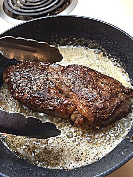 How to Pan Fry the Perfect Steak: One of my favorite meals to cook for myself is a pan fried steak. Steak is a tricky food to get right, but I have perfected my method for cooking one. This step-by-step instruction will explain in detail how to pan fry a steak for yourself. This ... How to Pan Fry the Perfect Steak - This steak is surprisingly easy to prepare as long as you properly prepare and follow each step. #foodphotography #foodgallery #foodgraphy #foodnation #recipeoftoday #recipefordisas Marinated Steak Tips, Steak Recipes Pan, Steak On Stove, Pan Fry Steak, Seared Salmon Recipes, Skirt Steak Recipes, Cook Steak, Ny Strip Steak, Cooking The Perfect Steak