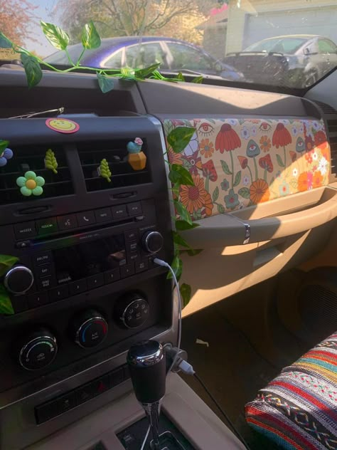 Combi Hippie, Aesthetic Mushrooms, Cars Flowers, Car Interior Diy, Hippie Car, Kombi Home, Girly Car Accessories, Decor Christmas Home, Car Deco