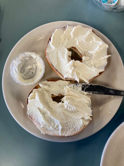 Bagel Aesthetics, Cream Cheese Bagel, California Food, Food Babe, Healthy Food Dishes, Food Is Fuel, Food Inspo, Yummy In My Tummy, Yummy Foods