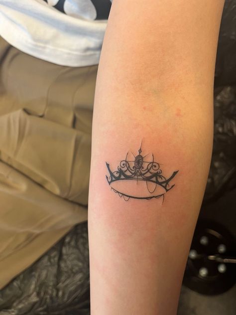 Blackpink Crown Tattoo, Blackpink Tattoo Ideas Blink, Blackpink Tattoo Ideas Kpop, Blackpink Inspired Tattoo, Blackpink Tattoo Ideas, Black Pink Tattoo, Kpop Inspired Tattoos, Blackpink Crown, Tattoo Ideas Placement