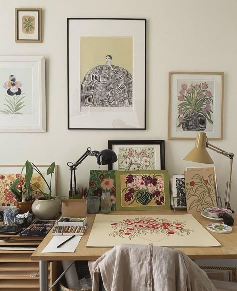 Artist Desk, Art Studio Inspiration, Home Art Studio, Art Studio Room, Art Studio Ideas, Artist Studios, Ivy House, Artistic Space, Art Studio At Home