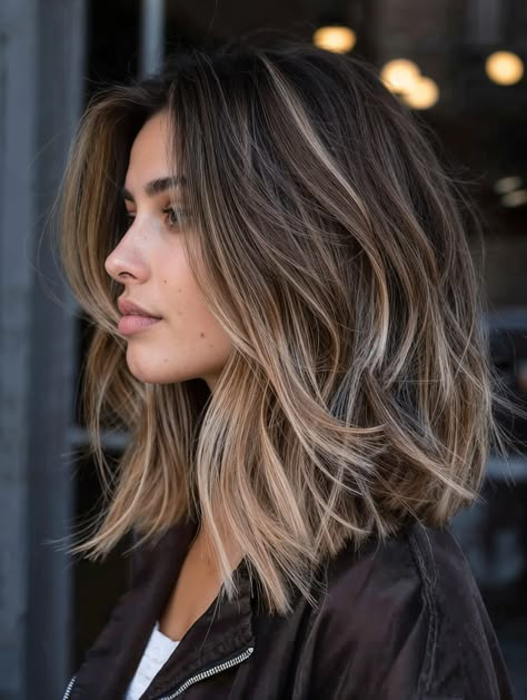 45 Stunning Medium Length Brunette Balayage Ideas to Elevate Your Look Shoulder Length Hair With Curtain Bangs Balayage, Shoulder Length Hair With Blonde Streaks, Balyage Blonde Mid Length Brunette, Shoulder Length Hair Square Face, Medium Contrast Hair, Short Bayalage Brunette, Caramel Balayage Medium Length, High Contrast Balayage, Medium Balayage Hair