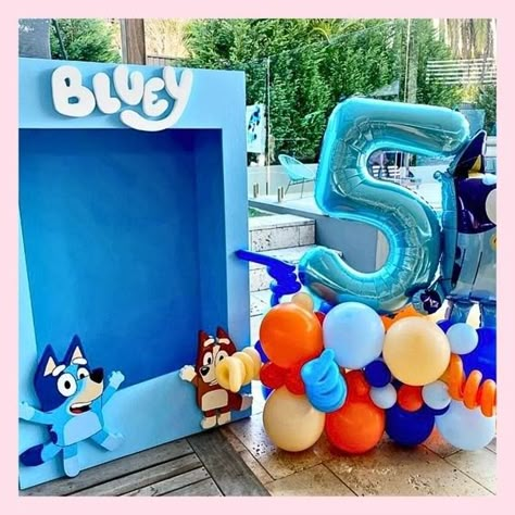 Bluey Photo Booth, Bluey Table Centerpieces, Bluey And Bingo Birthday Party, Bluey Backdrop For Boy, Bluey Halloween Party, Bluey Diy Party, Bluey Centerpiece Ideas, Bluey Themed Cake, Bluey And Bingo Birthday