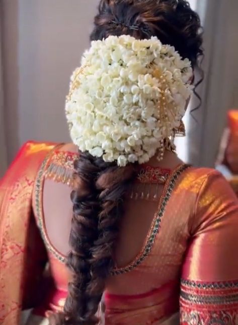 No-Fuss Messy Buns for That On-the-Go Style Bridal Bread Hairstyle, Jasmine Flower Braid, Hairstyle For Kerala Bride, Bridal Hairstyle Kerala Hindu Wedding, Bridal Messy Hairstyles, Kerala Hairstyles For Saree, Kerala Bride Hairstyles With Flowers, Kerala Wedding Hairstyles Hindus, Bridal Hairstyle Indian Wedding Latest