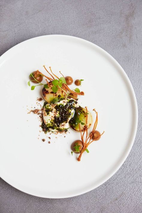 Michelin-star restaurants 2019: Great Britain and Ireland's new winners revealed | CN Traveller Fine Dining Plating, Michelin Food, Best Restaurants In London, Gourmet Food Plating, Michelin Star Food, Light Dinner Recipes, Vegan Party Food, Plating Presentation, Art Of Plating