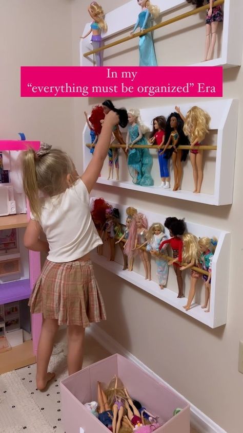 Display Dolls Ideas, Storing Barbies, Barbie Doll Organization, Organizing Barbie Stuff, Barbie Toy Organization, Barbie Playroom, Barbie Organization Ideas, Barbie Storage Ideas, Barbie Storage