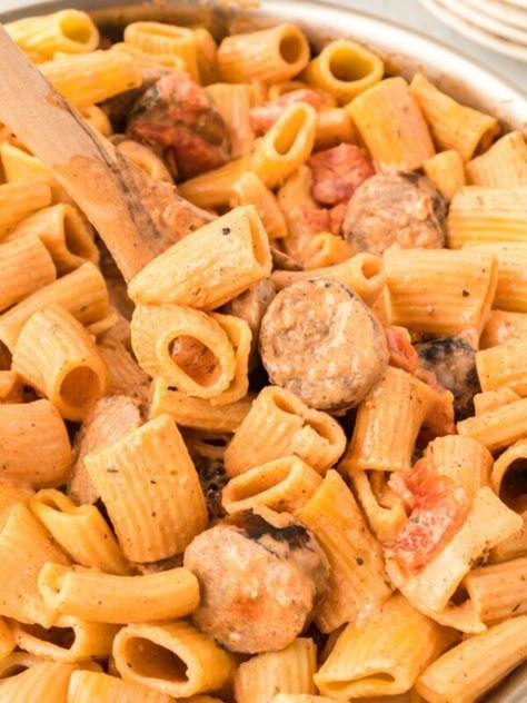 Easy Bratwurst Pasta - Blackberry Babe Brat Pasta, Bratwurst Dinner, Spicy Cream Sauce, Grilled Bratwurst, Brats Recipes, Bratwurst Sausage, Bratwurst Recipes, Rigatoni Recipes, Pasta Sauce Homemade