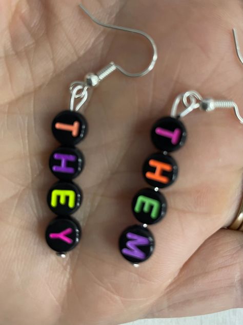 Pride Things To Make, Pride Accessories Aesthetic, Pride Jewellery Diy, Pride Accessories Diy, Gay Pride Jewelry Diy, Pride Earrings Diy, Pride Clay Ideas, Pride Jewelry, Trendy Jewelry For Pride Gifts