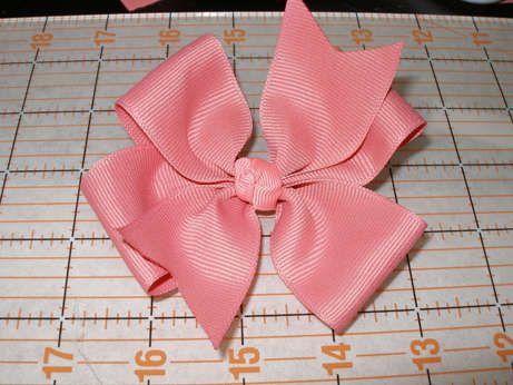 diy bow...great step by step instructions Diy Pinwheel, Hair Bow Instructions, Pinwheel Bow, Kids Hair Bows, Hair Bow Tutorial, Diy Bows, Bow Ideas, Bow Tutorial, Bow Making