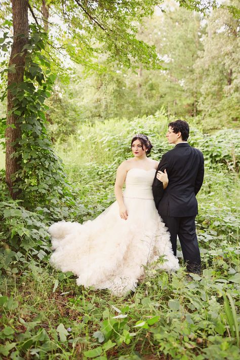 {Real Plus Size Wedding} Classic Garden Wedding | This is You By Mark and Tracy | Pretty Pear Bride Plus Size Wedding Poses, Photography Plus Size, Wedding Photography Poses Bride, Classic Garden Wedding, Photography Poses Bride, Poses Bride And Groom, Curvy Wedding, Poses Bride, Wedding Photo Poses