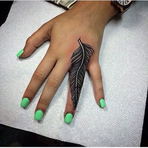 Feather Finger Tattoo 1 Cover Up Finger Tattoos, Side Finger Tattoos, Henne Tattoo, Cute Finger Tattoos, Finger Tattoo For Women, Ring Finger Tattoos, Hand And Finger Tattoos, Finger Tattoo Designs, Feather Tattoo Design